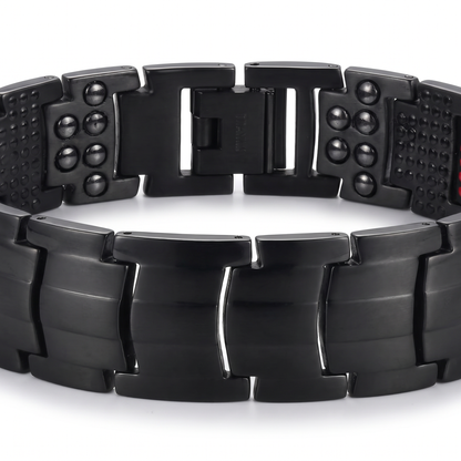 6X Titanium Bracelet Black - macro detail of links and clasp